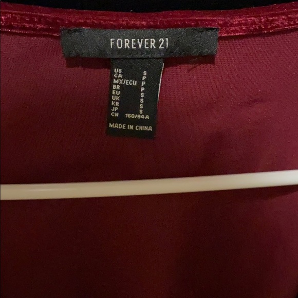 Burgundy velvet top used once - Picture 3 of 3